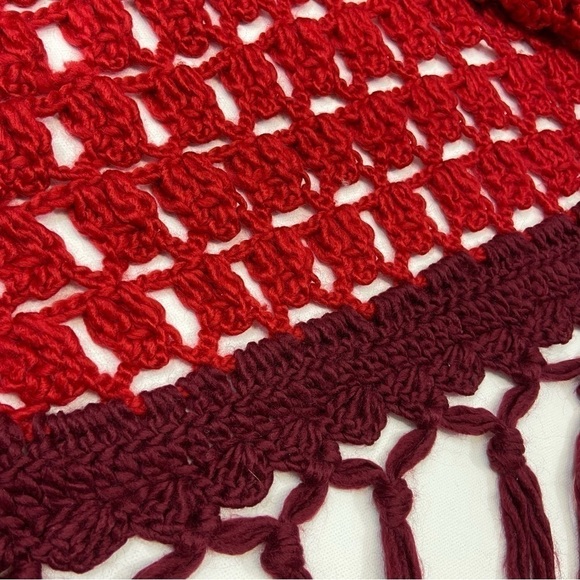 H&M red knit crochet open weave wrap scarf with fringe - Picture 4 of 10